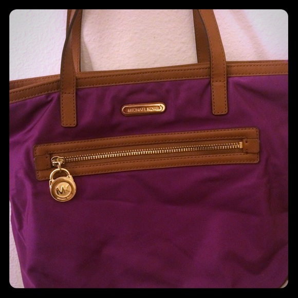 Micheal kors small tote/ scarf / mk cos bundle