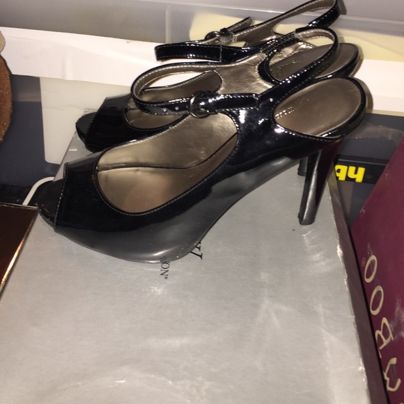 black heels - Picture 2 of 3