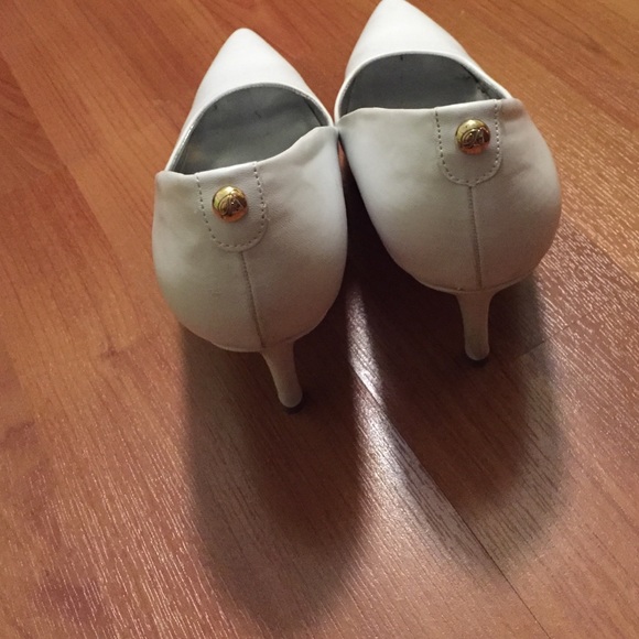 White heels - Picture 2 of 2