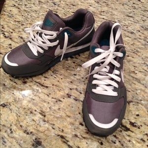 Nike Air Tennis Shoes