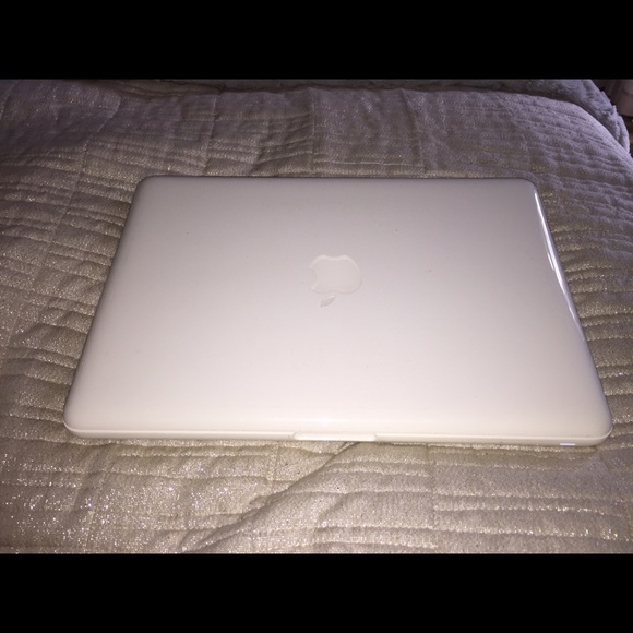 2010 White MacBook - Picture 2 of 3