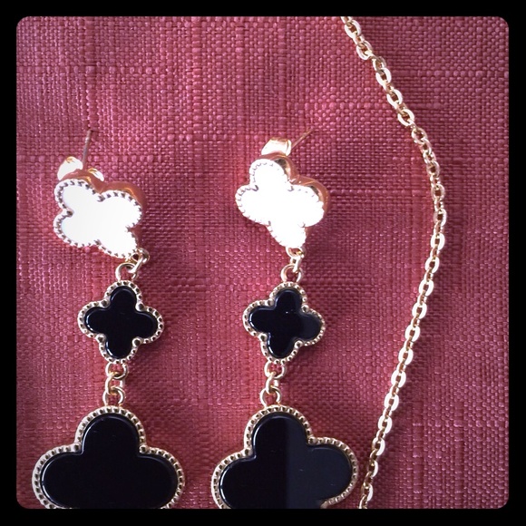 CLOVER FLOWER ROSE GOLD SET WITH ONYX STONE