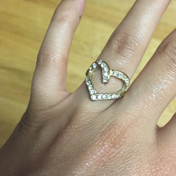 Rhinestone heart ring💛💛