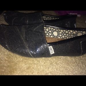 Black glitter toms