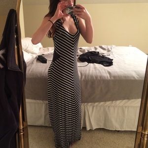 Comfy and cute black and white maxi dress
