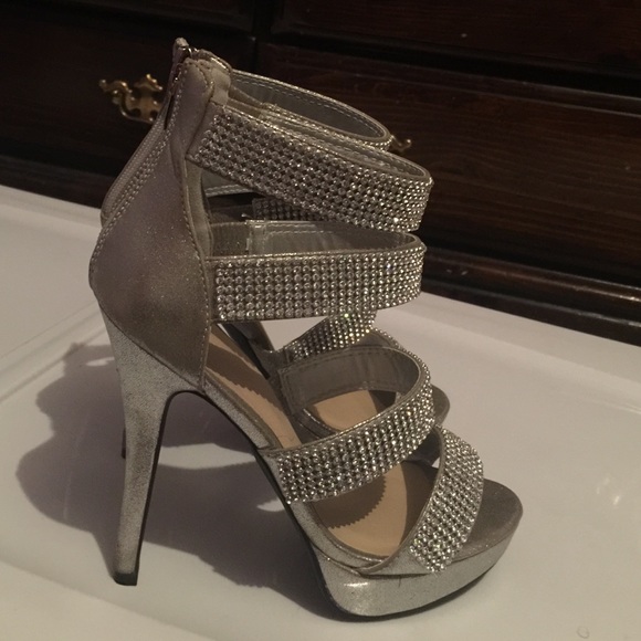 Cute formal high heels - Picture 2 of 3