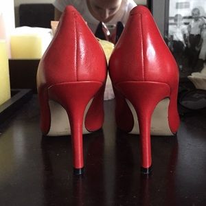 Red Nine West pumps