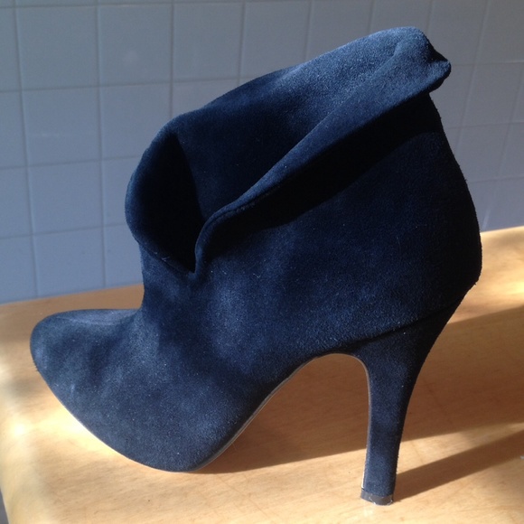 Forever 21 black suede fold over heel booties