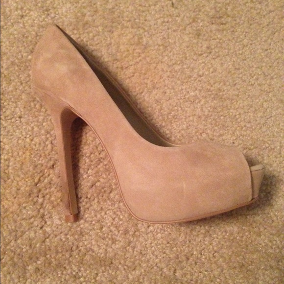 Cathy Jean - Size 6 1/2 - Nude peep toe pumps
