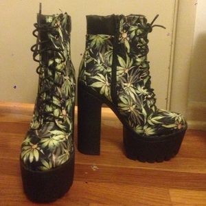 Unif inspired Daisy Weed Print Lace Up Booties