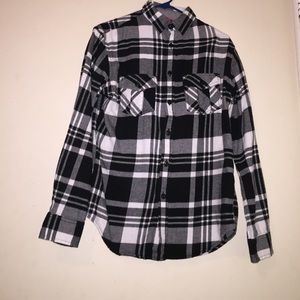 BLACK AND WHITE PLAID SHIRT