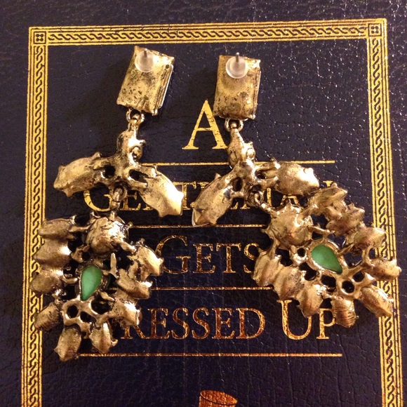 Statement Style Earrings - Picture 4 of 4