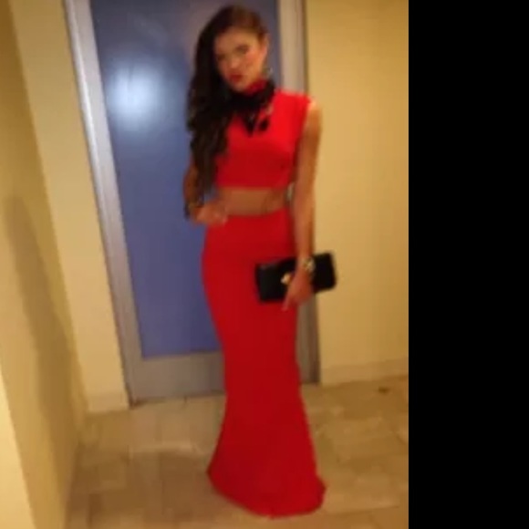 Skirt and cropped top - Picture 2 of 2