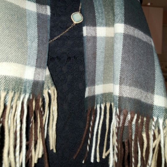 Brand new Cashmere scarf - Picture 2 of 4
