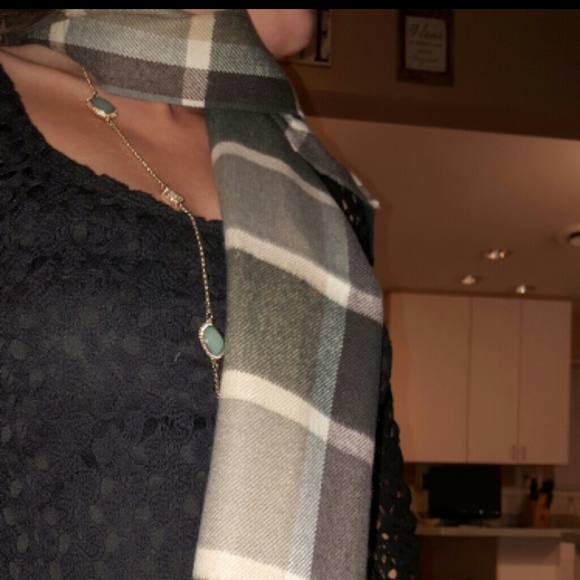 Brand new Cashmere scarf - Picture 3 of 4