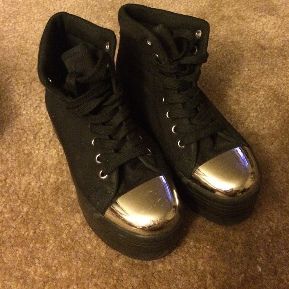 Jeffrey Campbell play collection!