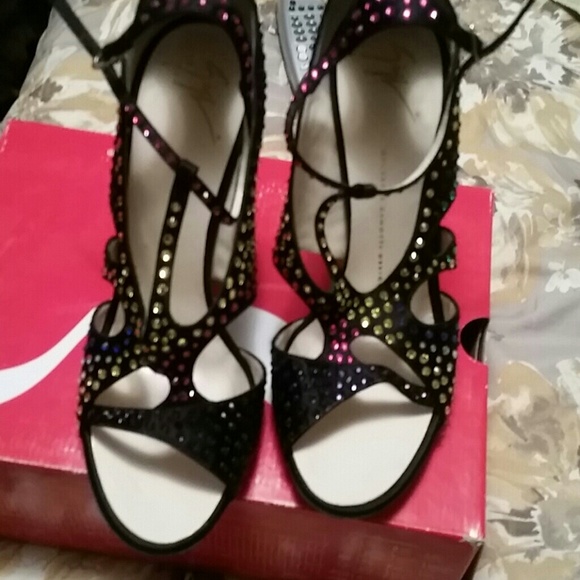 Shoes - Picture 3 of 4