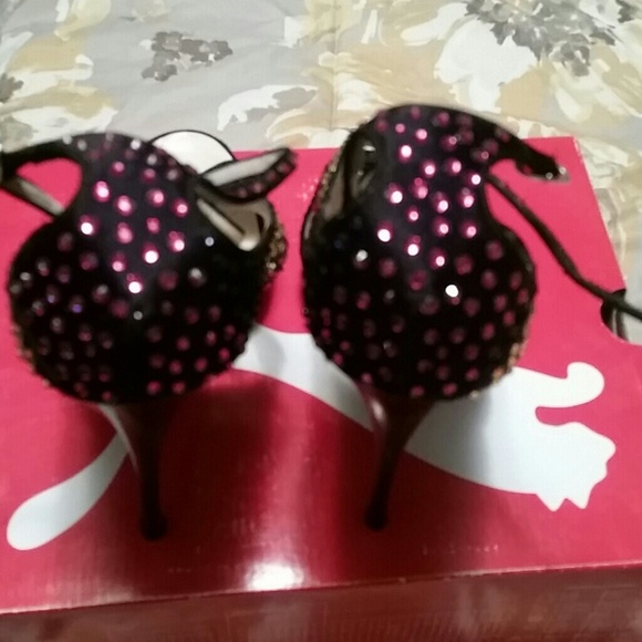 Shoes - Picture 4 of 4