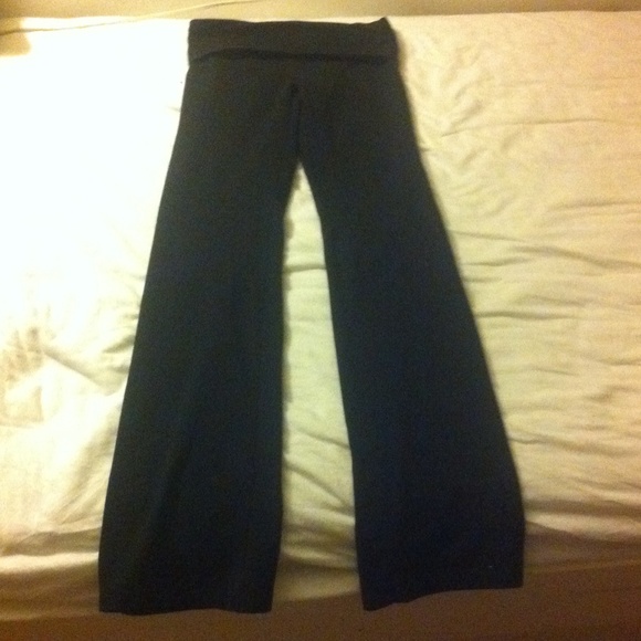 SOLD Victoria's Secret leopard sequin yogas - Picture 3 of 4