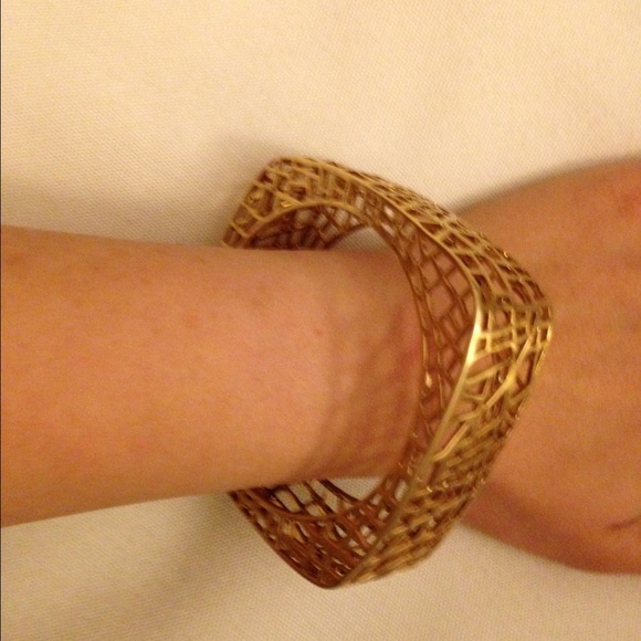 NEW Jewelmint Bird Cage Bangle - Picture 2 of 3