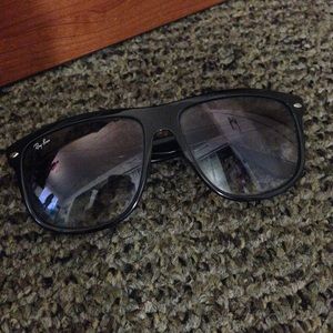Ray-Ban RB4147 sunglasses