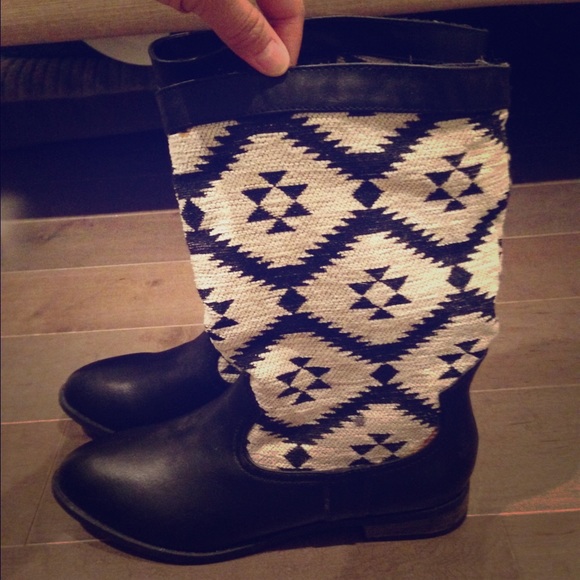 Navajo Boots - Black and White
