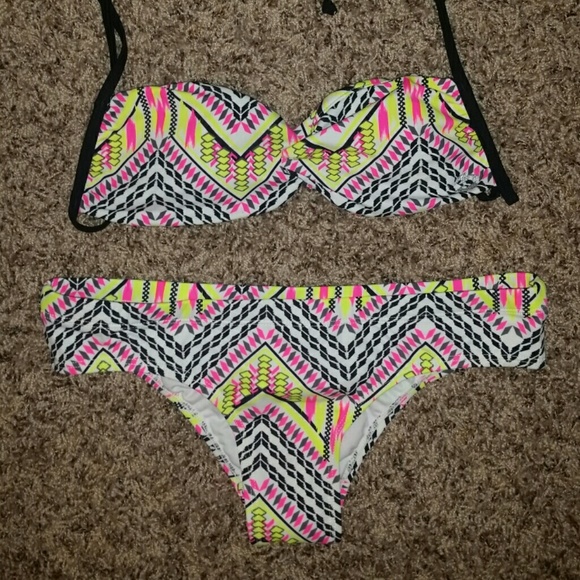 Bikini - Picture 1 of 1