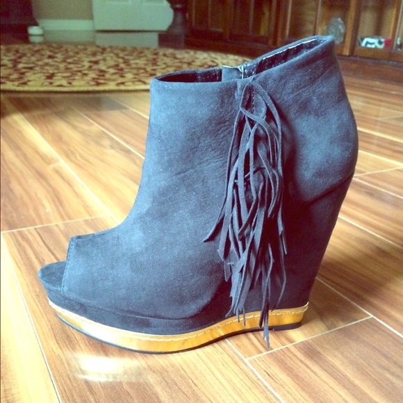 Black Wedge Booties 🌼