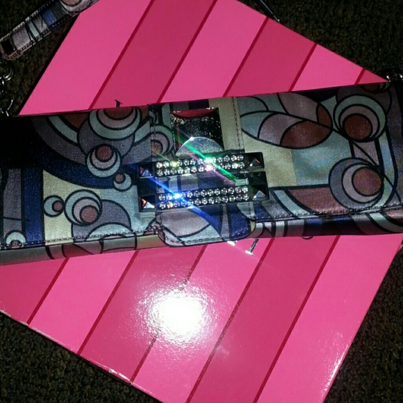 Pretty Guess Clutch