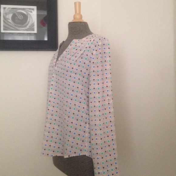 SOLD! Patterned blouse. small - Picture 3 of 3