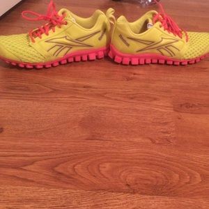 8 1/2 reebok realflex