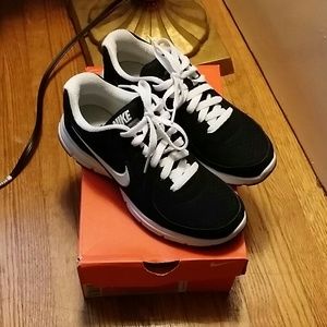 Nike Women's Air Relentless Sneakers