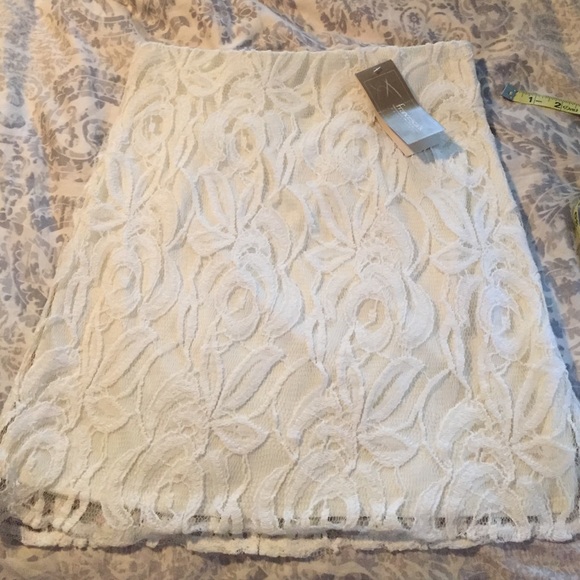 Francesca's Collections Dresses & Skirts - Francesca's white lace fitted skirt