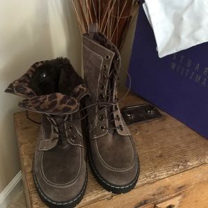 Nwb Stuart Weitzman "Trucker" size 7