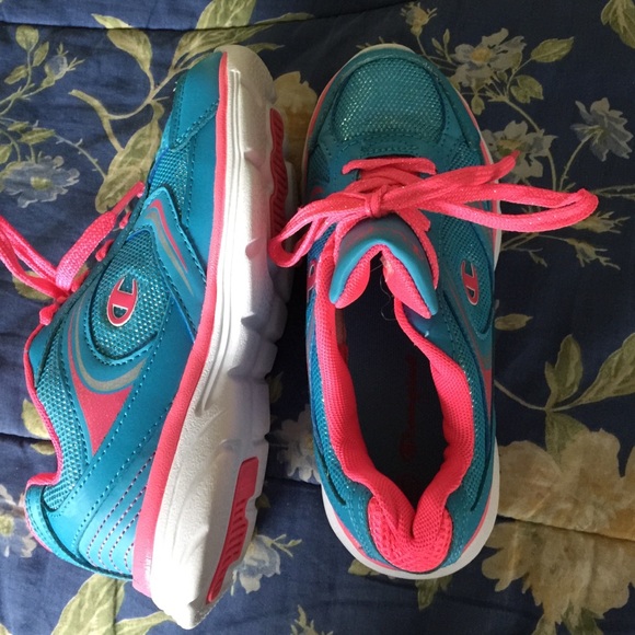 Girls sneakers like new