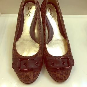 Sofft leopard print flats