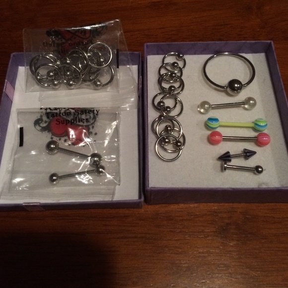 Lot of Piercing Jewelry - Picture 1 of 4