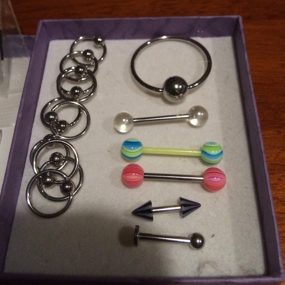 Lot of Piercing Jewelry - Picture 2 of 4