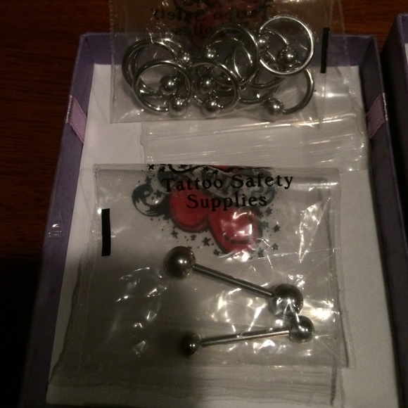 Lot of Piercing Jewelry - Picture 3 of 4