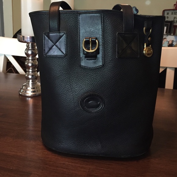 ✨Stunning black leather Dooney