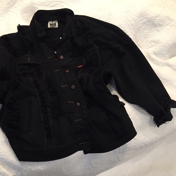 Black Oversized vintage Levi Jean jacket from LF