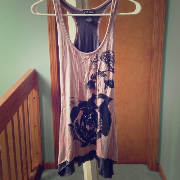 Layered sleeveless top