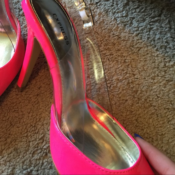 Express Heels - Picture 2 of 4