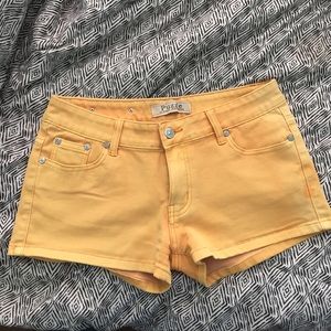 Golden yellow short shorts☀️