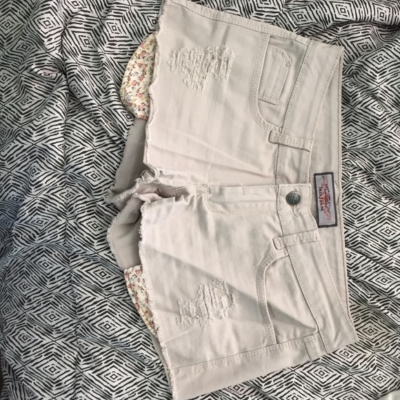 Neutral/ beige short shorts