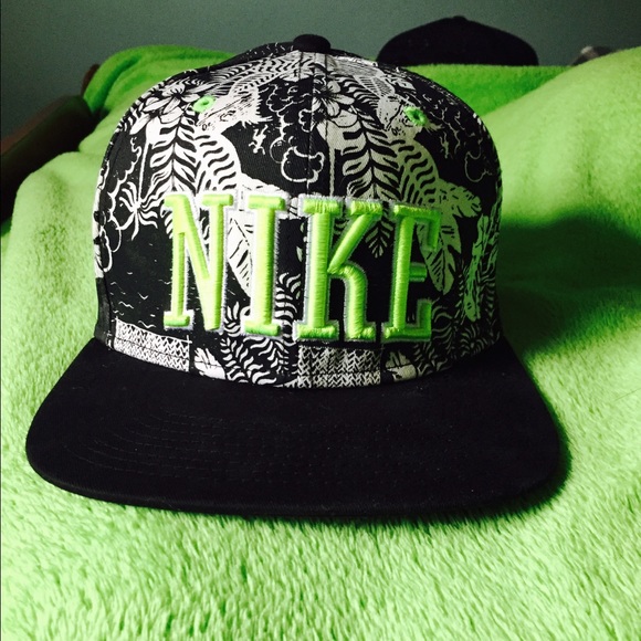 Nike floral SnapBack