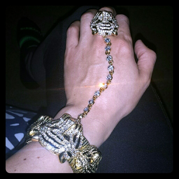 Tiger chained bracelet