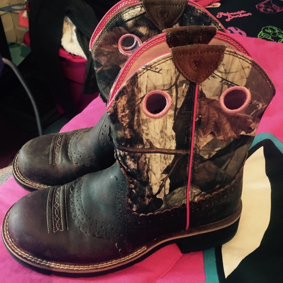 Pink Camo Ariat Boots