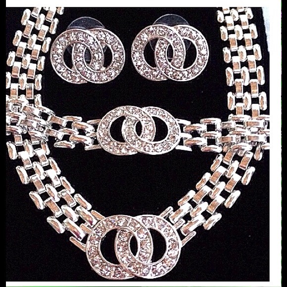 Jewelry - 🌷HP🌷9/11/15 Nwot silver toned set