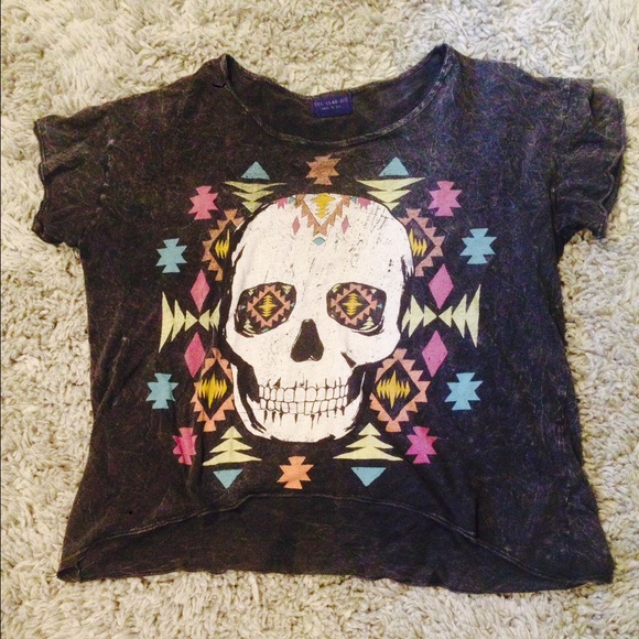 Crop top, with a skull and tribal design.